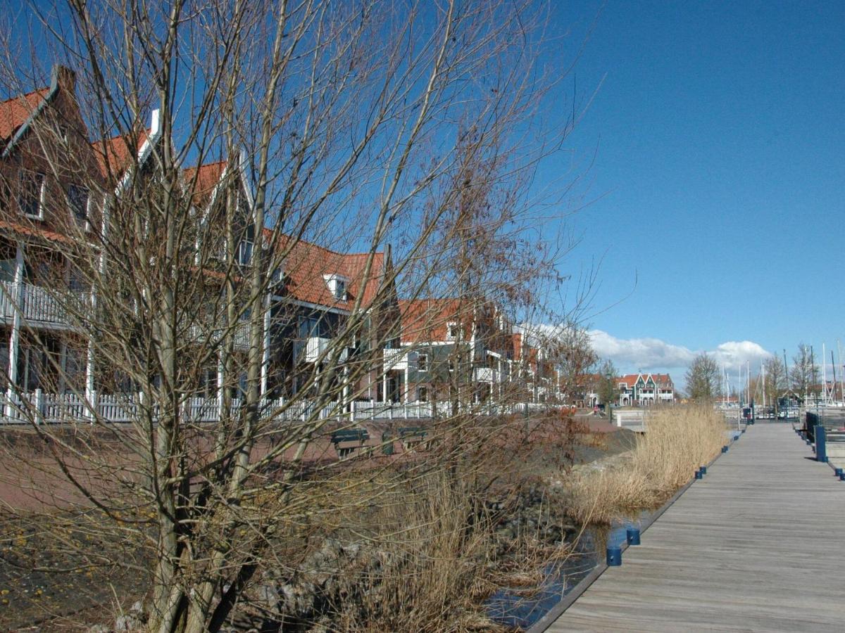 Beautiful Houseboat In The Harbour Of Volendam Near Centre Hotel Exterior foto